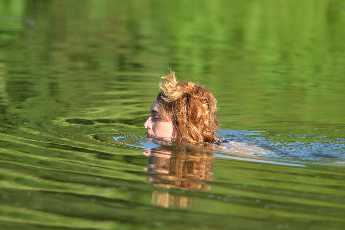 Click to see 03 Mary in the River.JPG