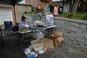 Click to see 60 Chapin Yard Sale.JPG