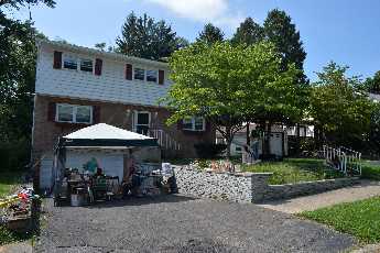 Click to see 62 Chapin Yard Sale.JPG