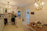 Click to see 09 Kitchen 01.jpg