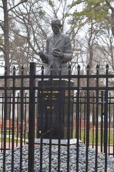 Click to see 08 Tesla Statue.jpg