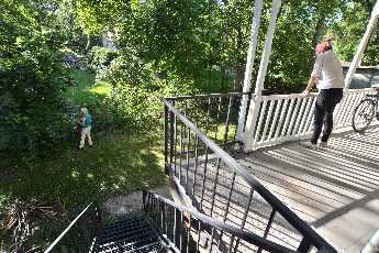 Click to see 03 Marion and Mary.JPG