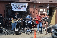 Click to see 69 Rock at The Beef.jpg